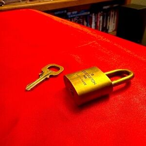 WOW POSHMARK - Authentic Louis Vuitton Brads Lock & Key # 319